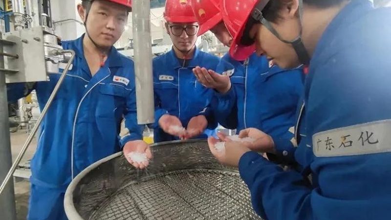 低气味电子胶粘剂定制：关键步骤与注意事项